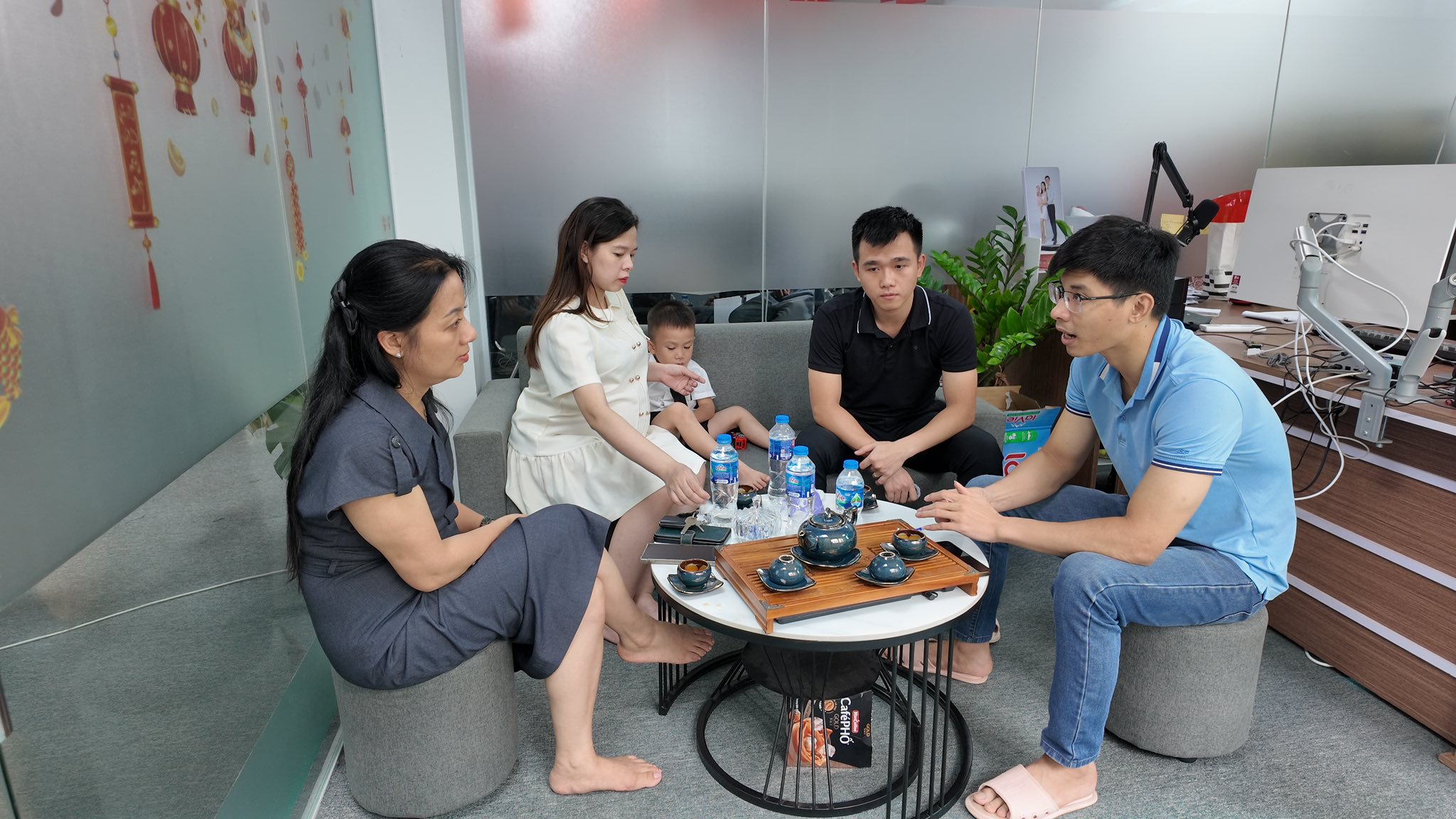 10.000+ Khách hàng - Đồng hành & Phát triển - Thành tựu của CEO Vũ Xuân Tuyền